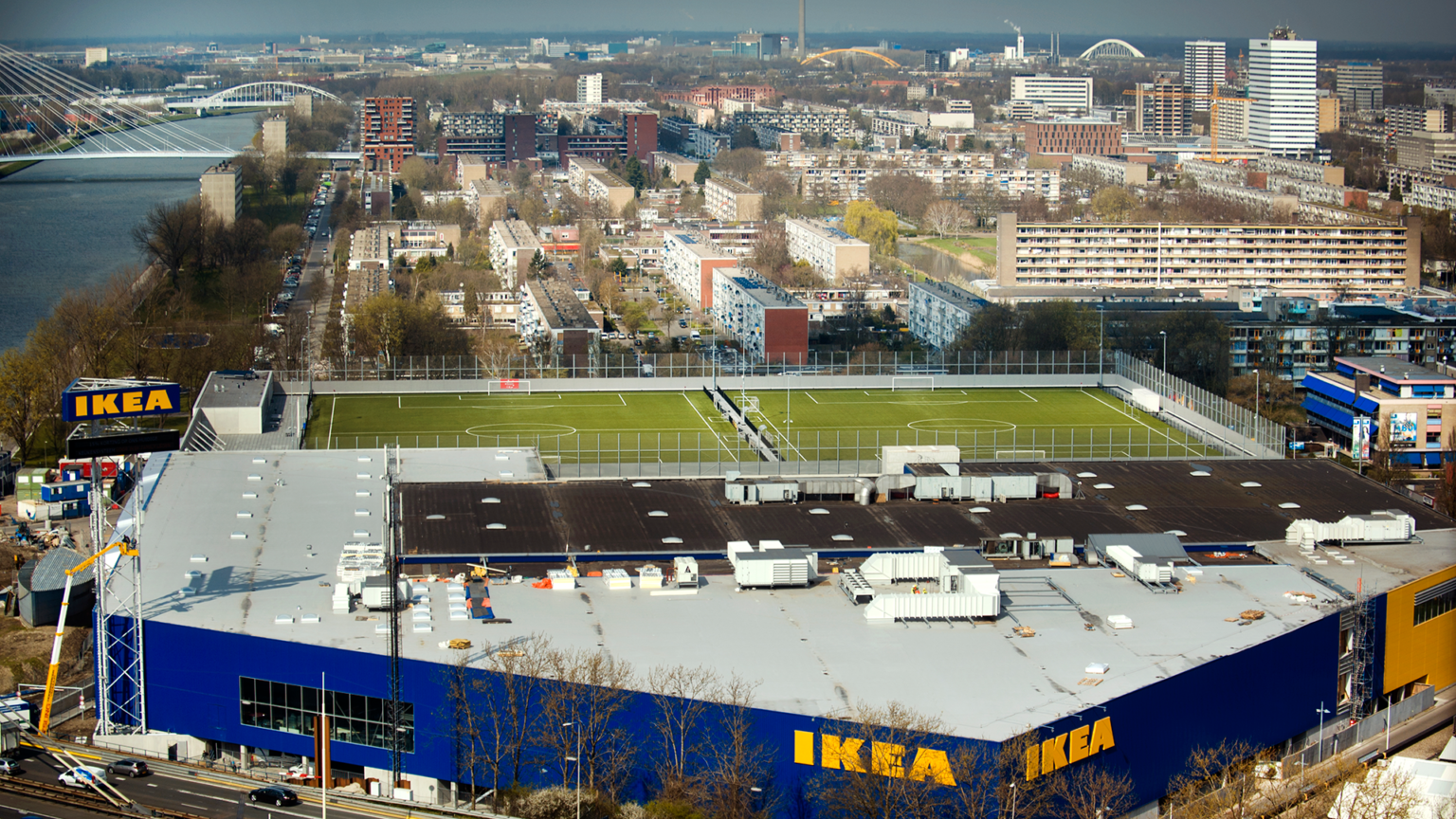 IKEA Utrecht_verkeersdak met kunstgras_WEB (2)